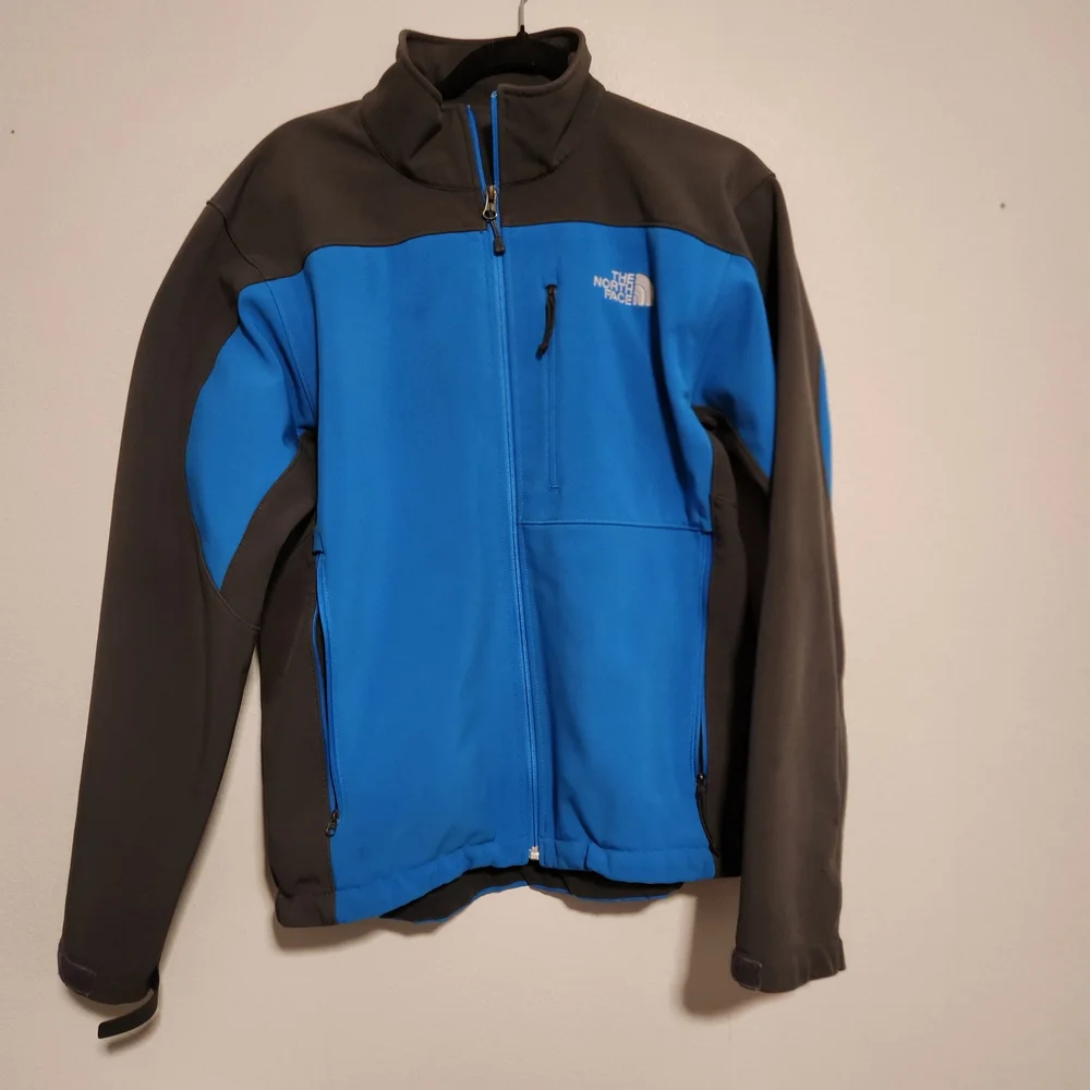 The North Face Blue Gray Softshell Jacket Men’s Medium Full Zip Outdoor